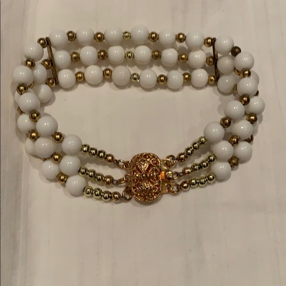Vintage white and gold beaded bracelet